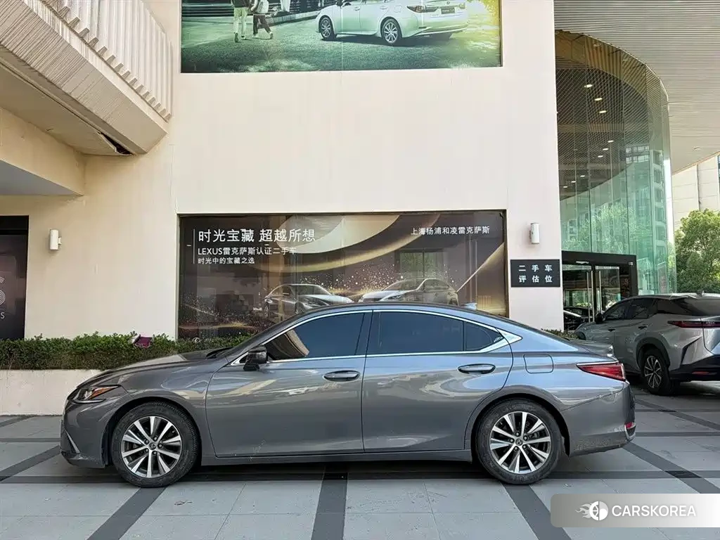Lexus ES 2020 Silver/gray из Китая, фото 3