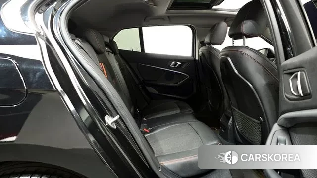 BMW 1 Series (F40) 2021 Черный из Кореи, фото 3