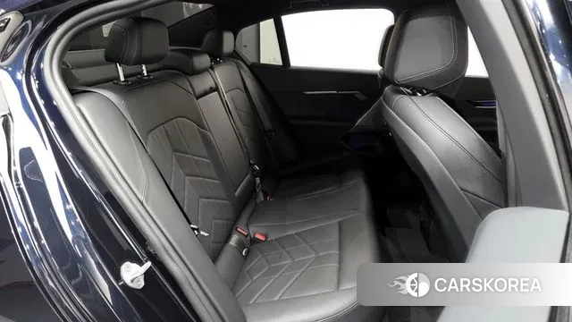 BMW 5 Series (G60) 2025 Черный из Кореи, фото 3