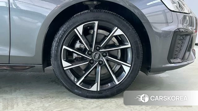 Audi A4L 2023 Темно-серый из Китая, фото 3