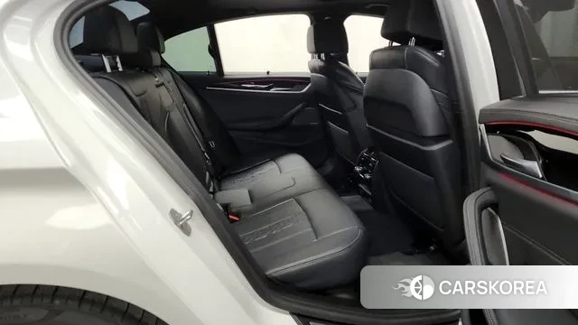 BMW 5 Series (G30) 2022 Белый из Кореи, фото 3