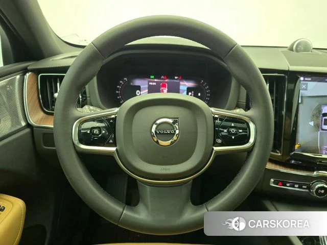 Volvo XC60 second Generation 2023 Белый из Кореи, фото 3