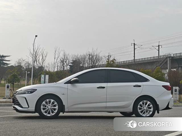 Chevrolet Cruze 2023 Белый из Китая, фото 3