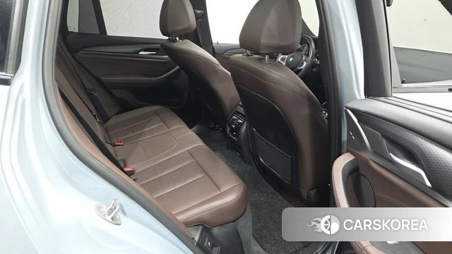 BMW X3 (G01) 2022 Светло-серебряный цвет из Кореи, фото 3