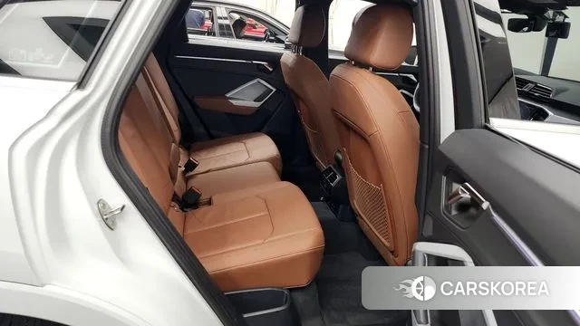 Audi Q3 (F3) 2023 Белый из Кореи, фото 3