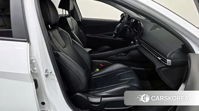 Hyundai Avante Hybrid (CN7) 2022 Белый из Кореи, фото 3