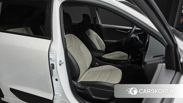Kia Di Ol Nu Niro 2022 Белый из Кореи, фото 3