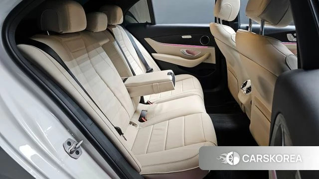 Mercedes-Benz E-Class W213 2023 Белый из Кореи, фото 3