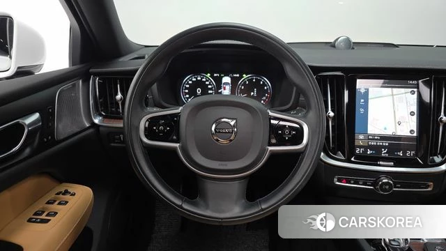 Volvo S60 3rd generation 2021 Белый из Кореи, фото 3