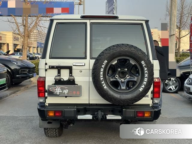 Toyota Land Cruiser 70 Series 2023 Белый из Китая, фото 3