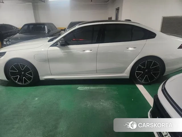 BMW M5 (G90) 2025 Белый из Кореи, фото 3