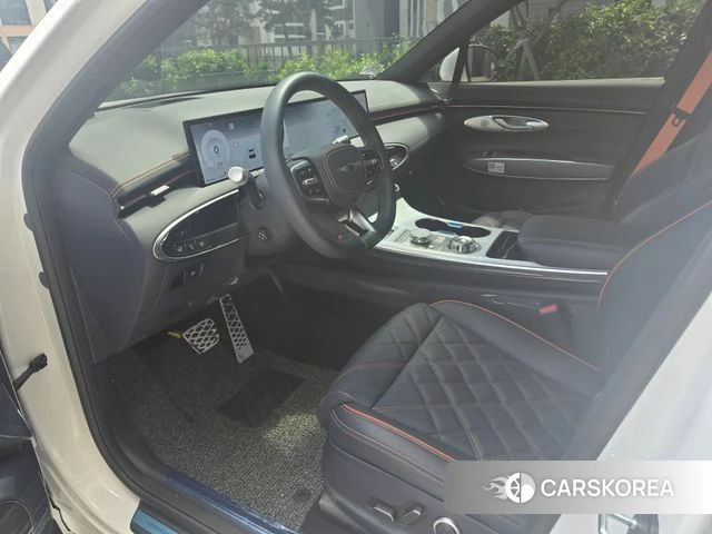Genesis GV70 2024 Белый из Кореи, фото 3