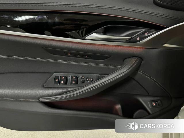 BMW 5 Series (G30) 2019 Белый из Кореи, фото 3