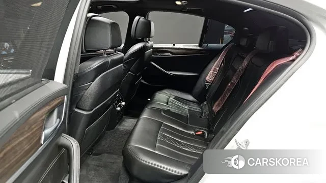 BMW 5 Series (G30) 2018 Белый из Кореи, фото 3