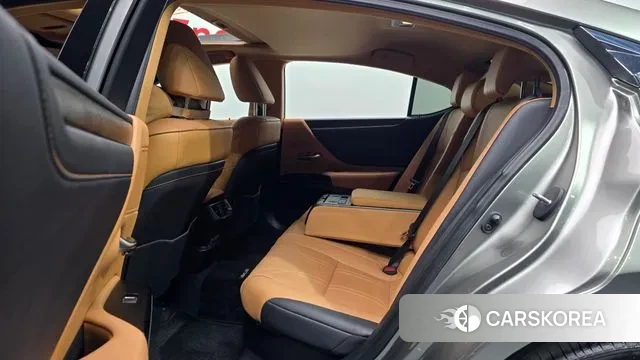 Lexus ES300h 7th generation 2021 Серебристо-серый из Кореи, фото 3