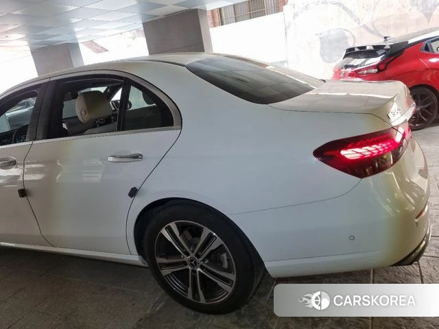 Mercedes-Benz E-Class W213 2022 Белый из Кореи, фото 3
