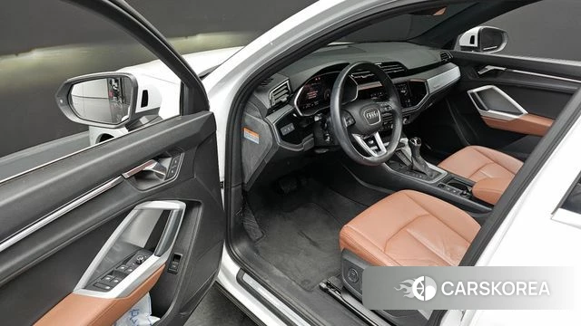 Audi Q3 (F3) 2020 Белый из Кореи, фото 3