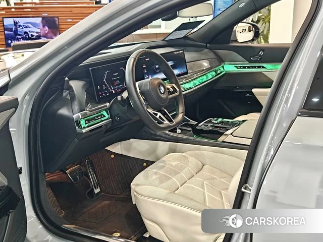 BMW 7 series 2023 Серебристо-серый из Китая, фото 3