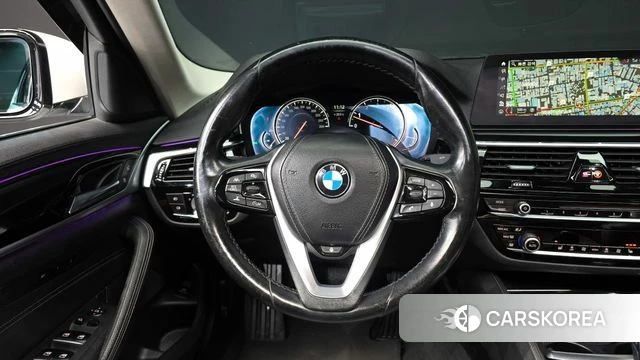 BMW 5 Series (G30) 2018 Белый из Кореи, фото 3