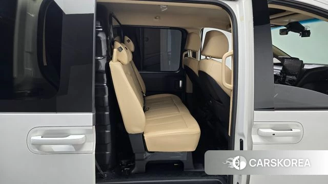 Hyundai Staria 2023 Белый из Кореи, фото 3