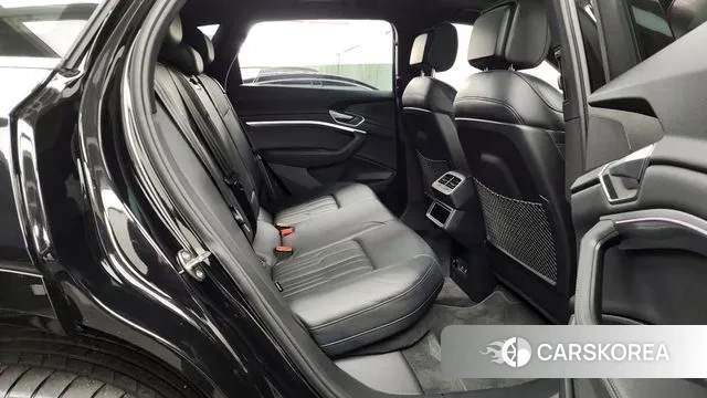 Audi e-Tron 2022 Черный из Кореи, фото 3