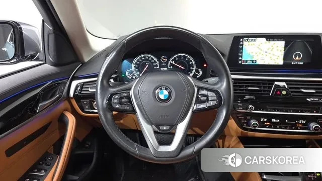 BMW 5 Series (G30) 2018 Светло-серебряный цвет из Кореи, фото 3