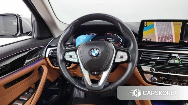 BMW 5 Series (G30) 2021 Серебристо-серый из Кореи, фото 3