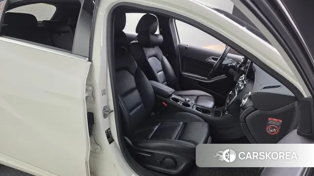 Mercedes-Benz A-Class W176 2018 Белый из Кореи, фото 3