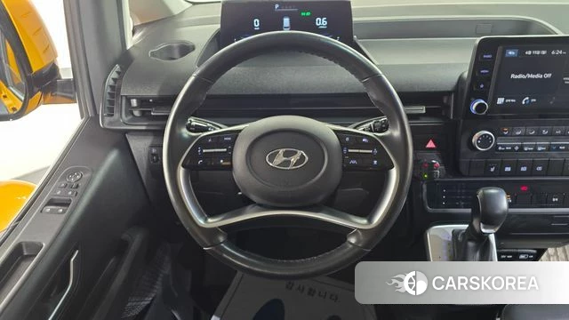 Hyundai Staria 2023 Желтый из Кореи, фото 3