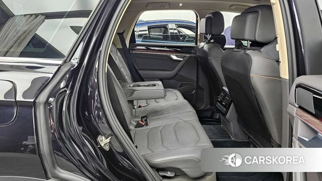 Volkswagen Touareg 3rd generation 2021 Черный из Кореи, фото 3