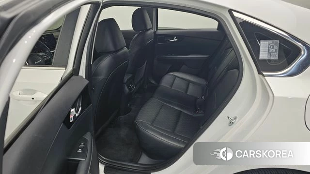 Kia The New K3 2nd generation 2021 Белый из Кореи, фото 3