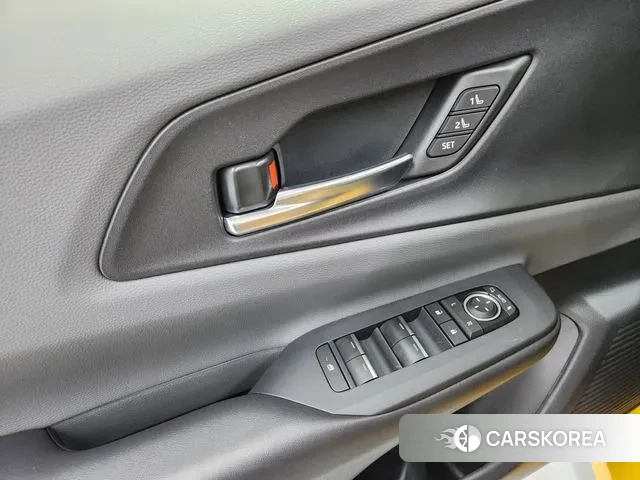 Toyota Prius 5th Generation 2025 Желтый из Кореи, фото 3