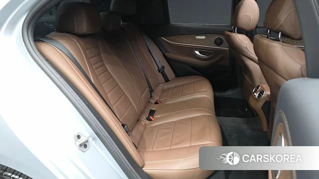 Mercedes-Benz E-Class W213 2022 Серебряный из Кореи, фото 3