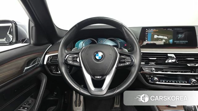 BMW 5 Series (G30) 2018 Серебряный из Кореи, фото 3