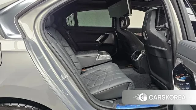 BMW 7 Series (G70) id 3173599 из Кореи 3