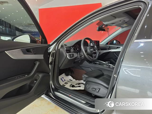 Audi A4L 2022 Темно-серый из Китая, фото 3