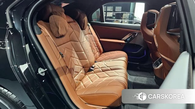 BMW 7 Series (G70) 2025 Черный из Кореи, фото 3