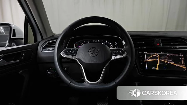 Volkswagen Tiguan second Generation 2022 Белый из Кореи, фото 3