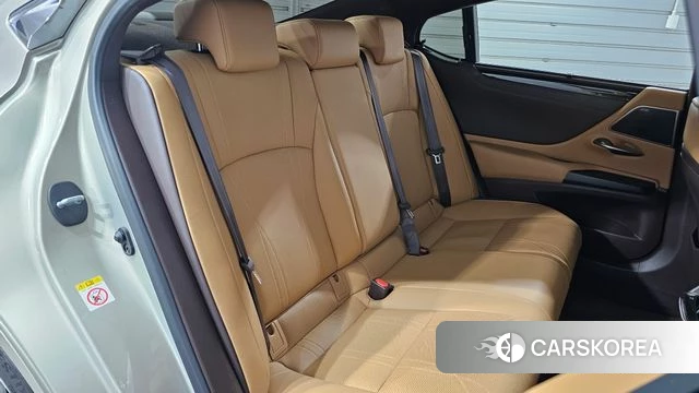 Lexus ES300h 7th generation 2019 Серебристо-серый из Кореи, фото 3