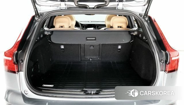 Volvo V60 Cross-Country 2nd Generation 2020 Серый из Кореи, фото 3