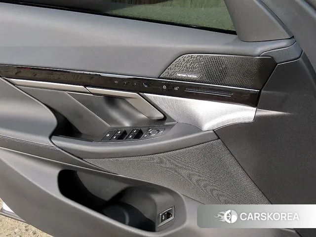 BMW 5 Series (G60) 2024 Белый из Кореи, фото 3