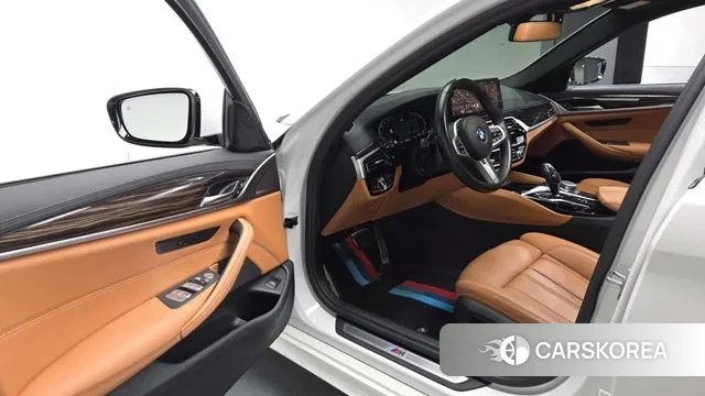 BMW 5 Series (G30) 2022 Белый из Кореи, фото 3
