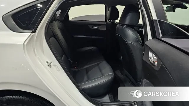 Kia The New K3 2nd generation 2021 Белый из Кореи, фото 3