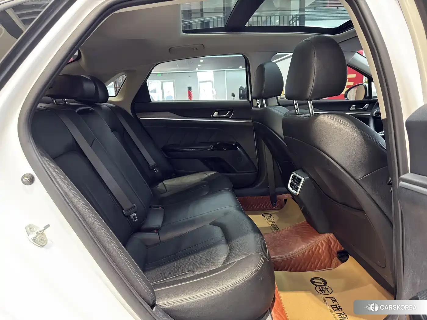 Kia K5 2023 Белый из Китая, фото 3