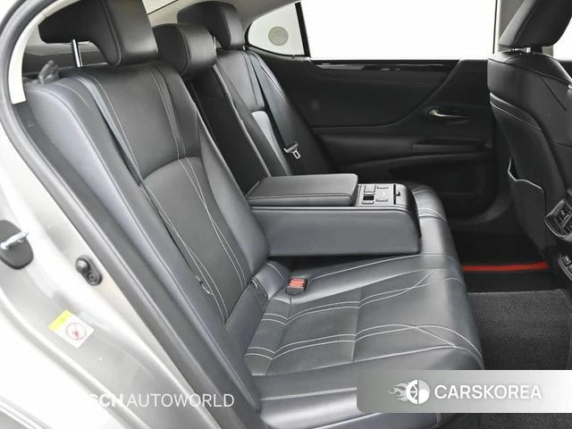 Lexus ES300h 7th generation 2018 Песочный из Кореи, фото 3