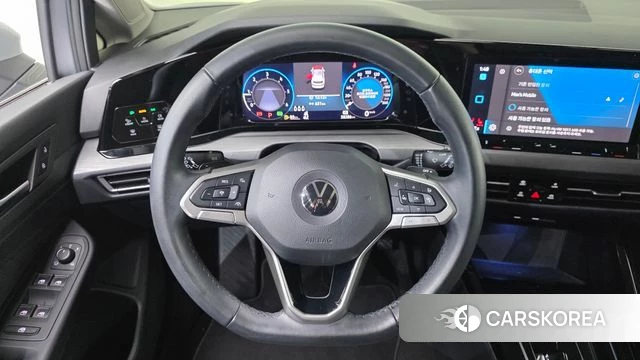 Volkswagen Golf 8th Generation 2023 Серебряный из Кореи, фото 3
