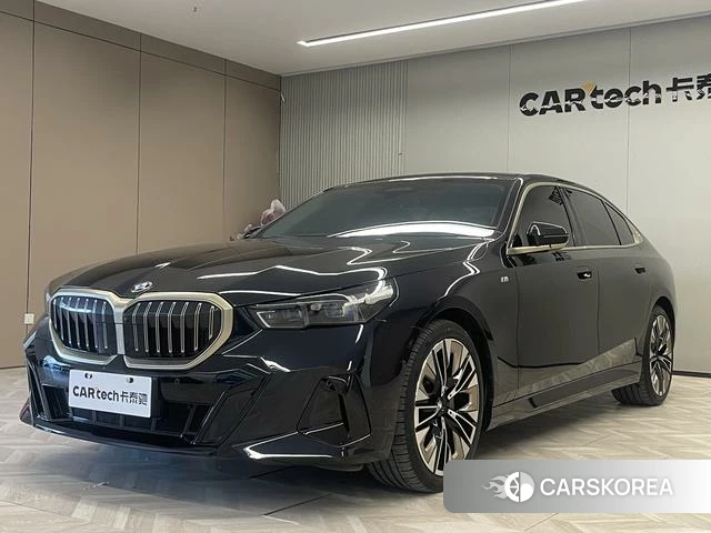 BMW 5 series 2024 Черный из Китая, фото 3