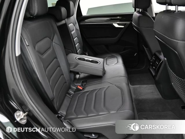 Volkswagen Touareg 3rd generation 2023 Черный из Кореи, фото 3