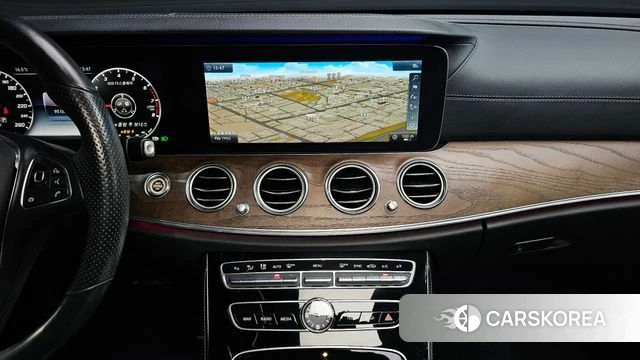Mercedes-Benz E-Class W213 2018 Белый из Кореи, фото 3