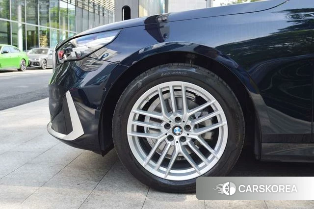 BMW 5 series 2025 Черный из Китая, фото 3